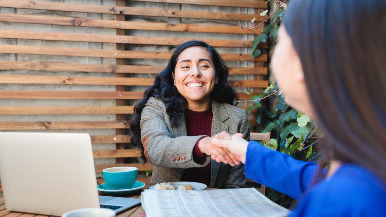 Prima întâlnire cu brokerul de credite: 5 întrebări pe care să le pregătești 