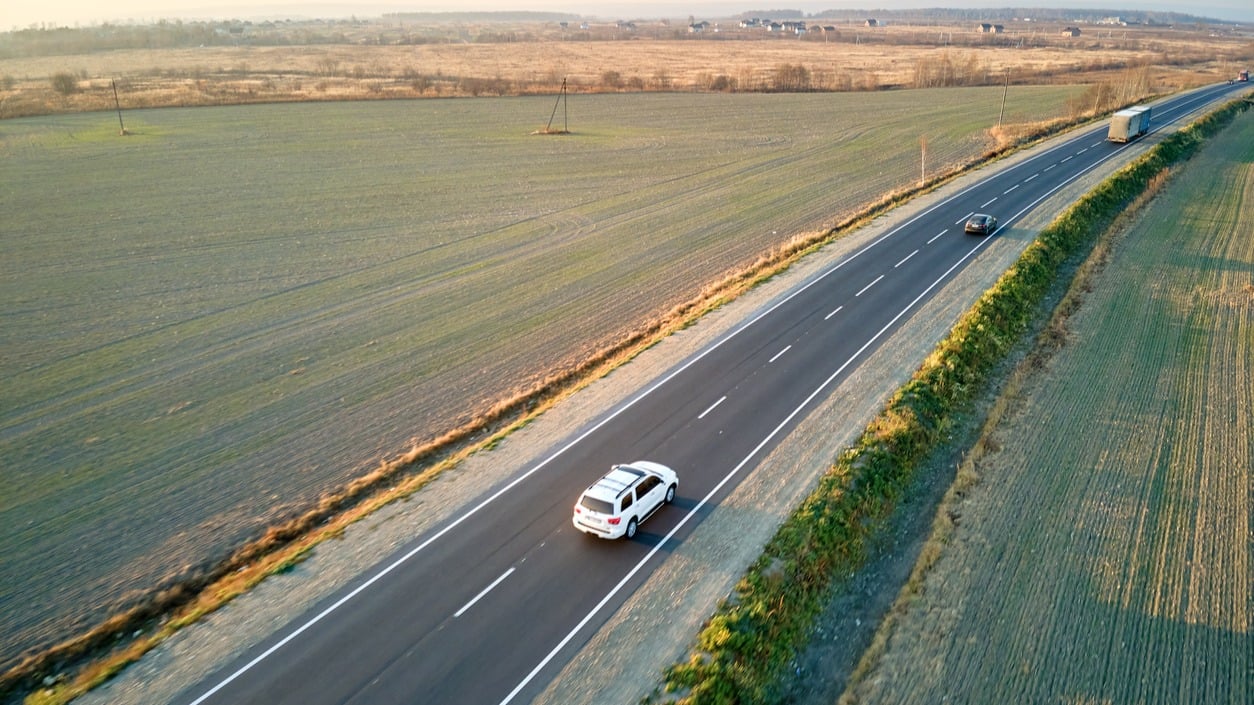 Leasing operațional vs leasing financiar: ce alegi dacă ești PFA sau SRL?